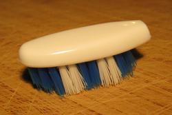 Brosse à dents avec poils pliés