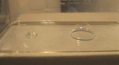Deux bulles dans une enceinte hermétique